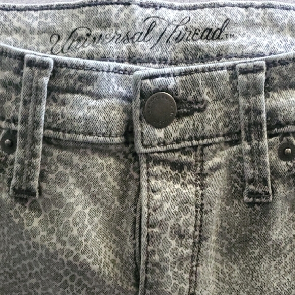 Universal Thread Patterned Denim Jeans Womens Size 0 Animal Print Pattern - Picture 1 of 13